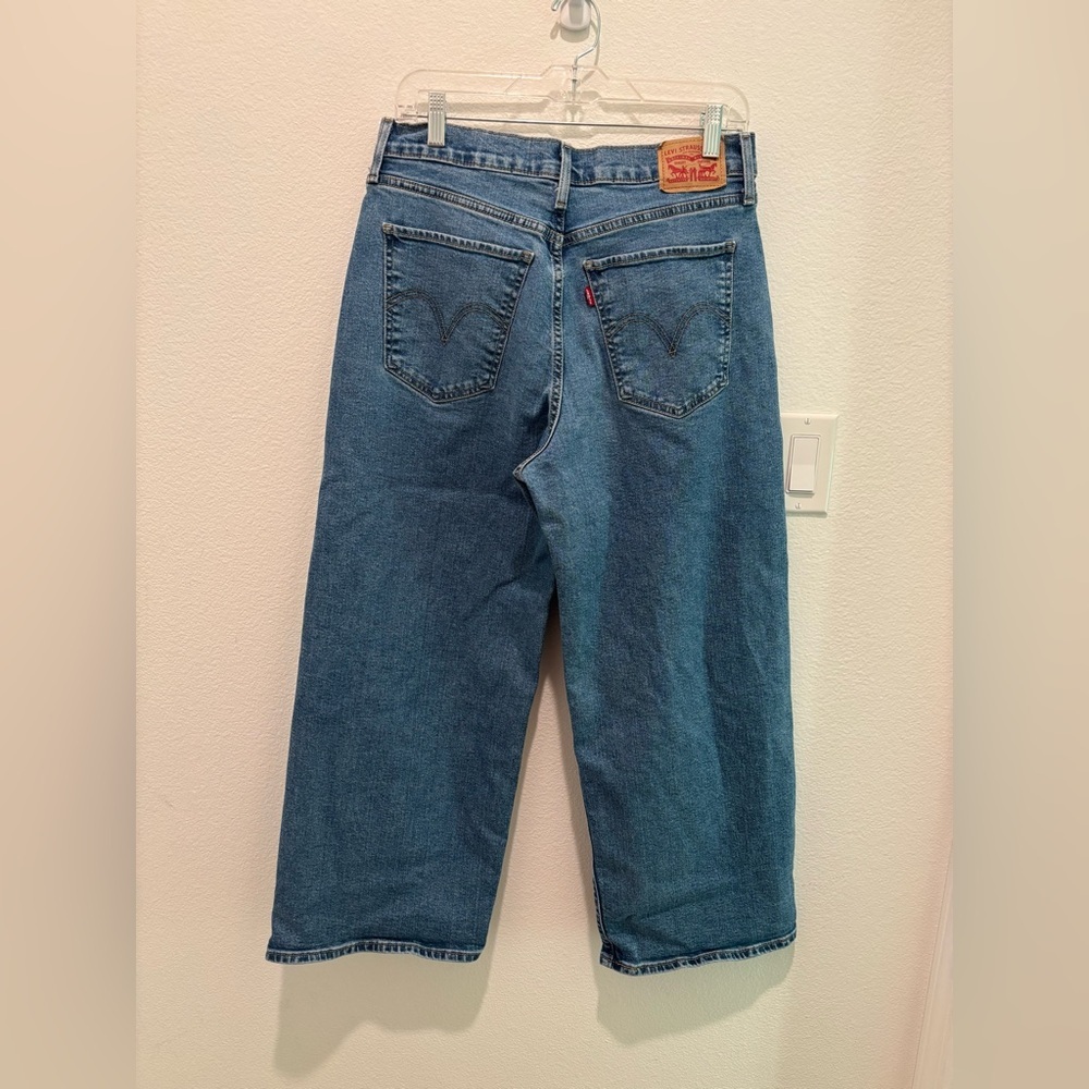 Levi's Blue Denim Jeans with White Stitching High-Rise Wide Leg Size 31 - Picture 3 of 10